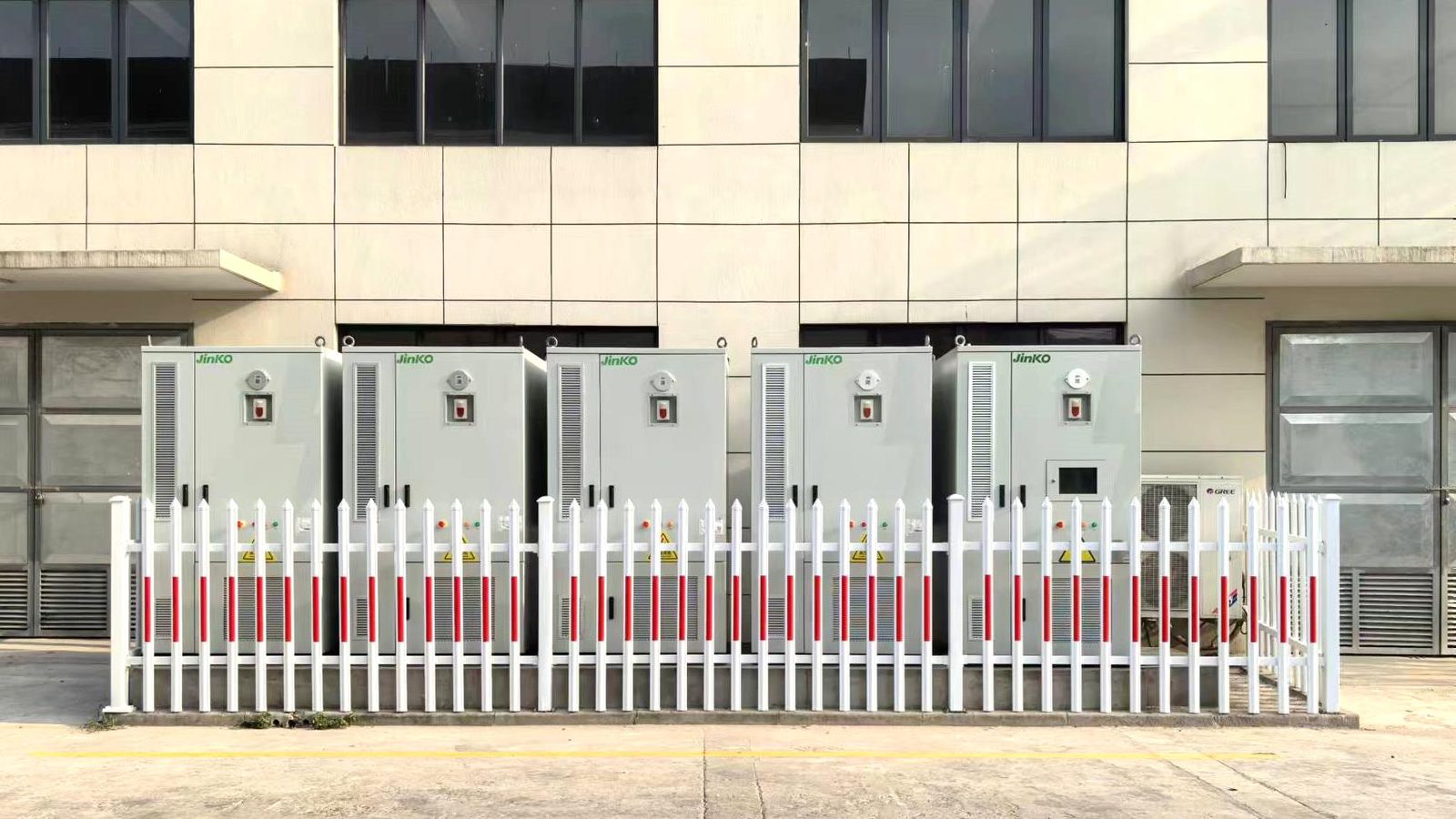 Jinko ESS projekty Dongguan, 87 MW / 209 MWh, Čína, 2023