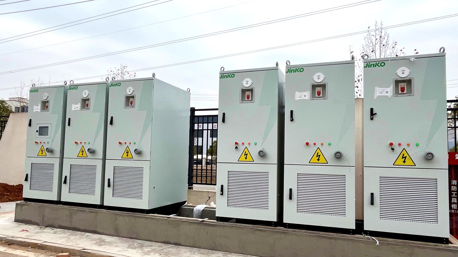 Jinko SunGiga C&I instalace 2 MW / 4,17 MWh, Čchang-te, provincie Chu-nan, Čína, 2024