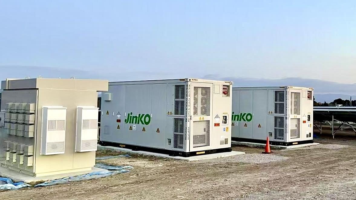 Jinko ESS utility projekt Fukuoka, 2 MW / 10 MWh, Japonsko, 2025
