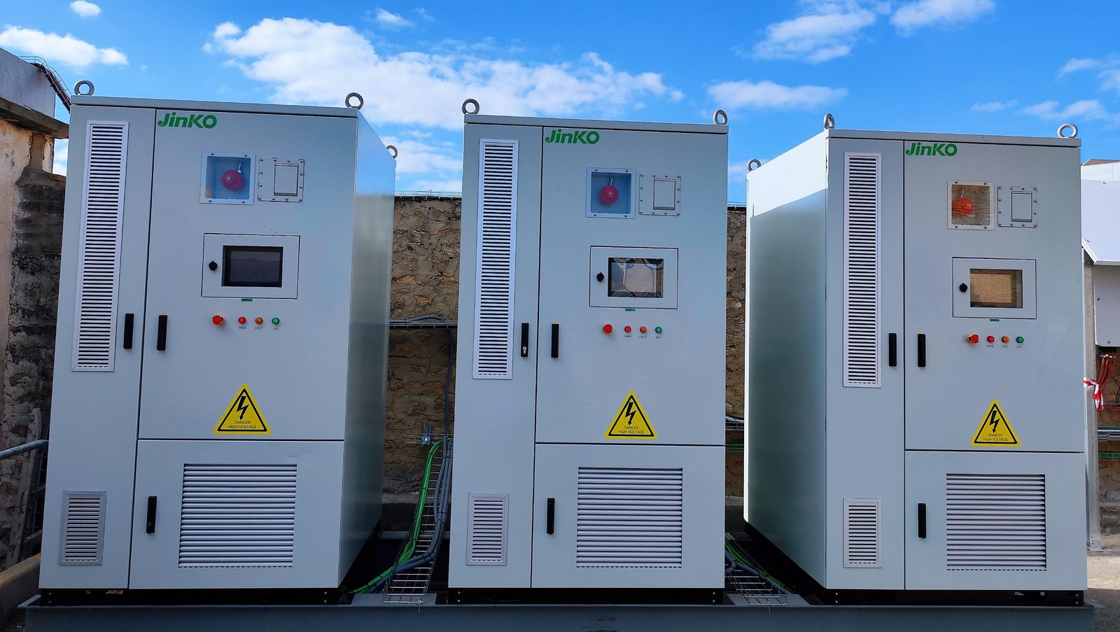 Jinko SunGiga C&I projekt, Španělsko, 300 kW / 645 kWh, 2024